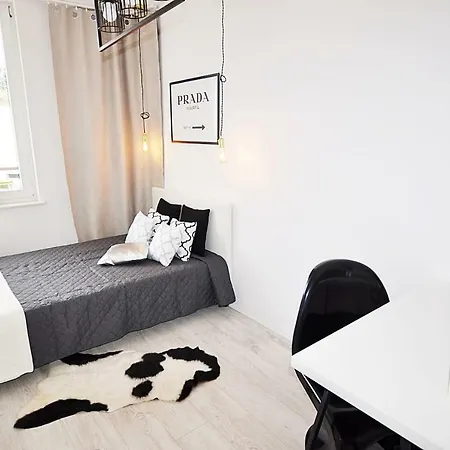 Apartment M11 Outstanding With Balcony Warsaw