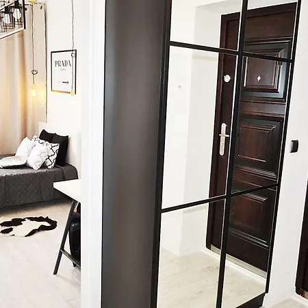 Apartment M11 Outstanding With Balcony Warsaw